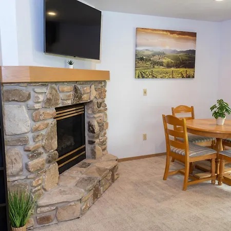 Relaxing Busy Bee C-7 By Simple Life Rentals